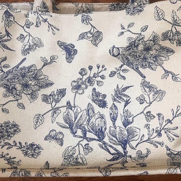 Francesca's Collections Blue and Cream Floral Tote - Picture 3 of 16